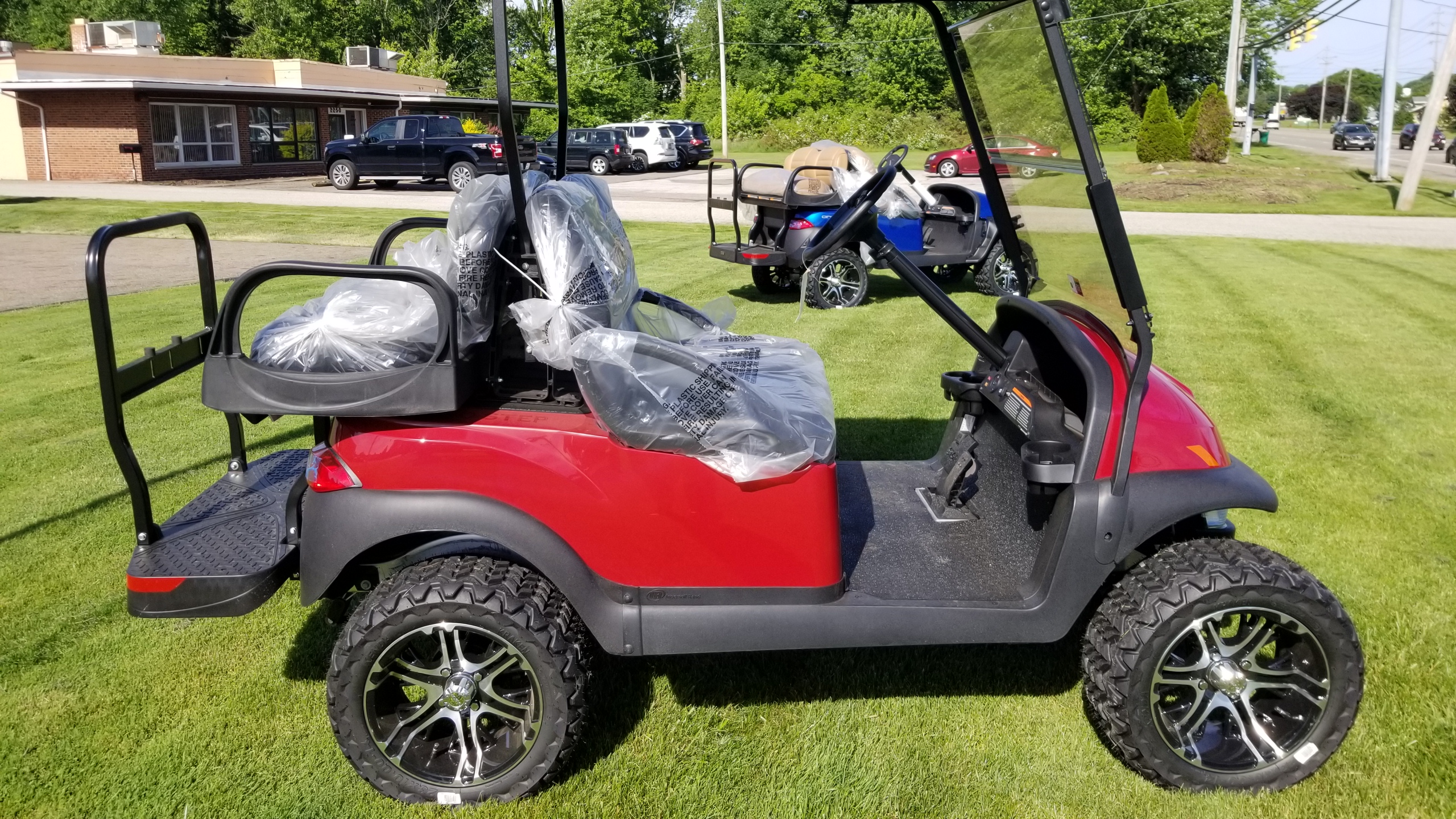 2020 Club Car V4L Lifted 4 Passenger Gas Ohio Golf Cart / Utility
